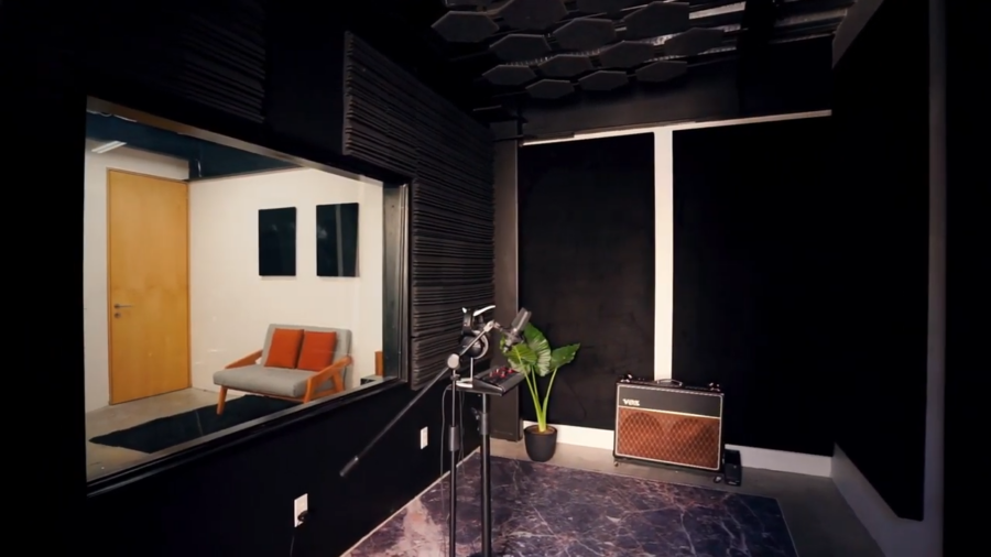 How Much Do Audiobook Narrators Make? The Voiceover Hustle Charles