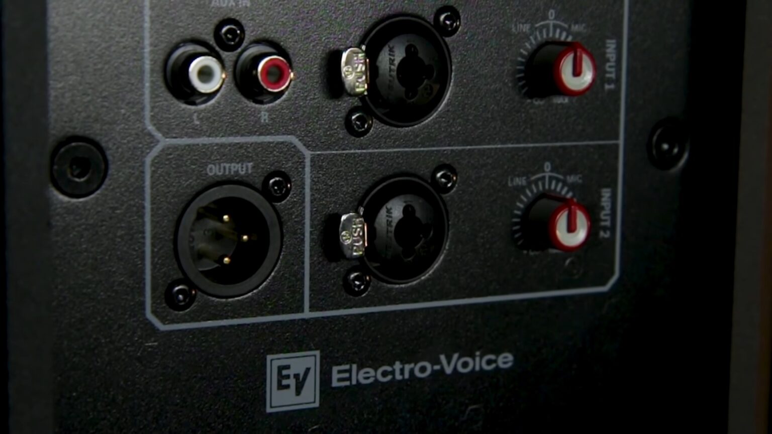 15 Best Powered Speakers for Live Band 2022 Performance & Vocals