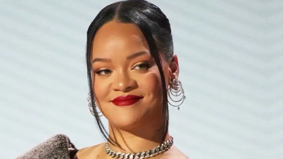 Rihanna Wearing Jewelries